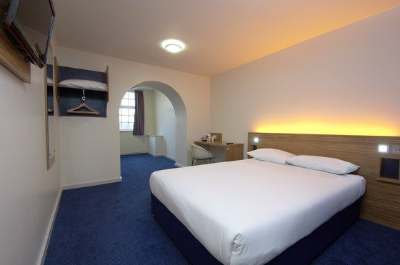 Travelodge Burton-Upon-Trent Central Derby Room photo